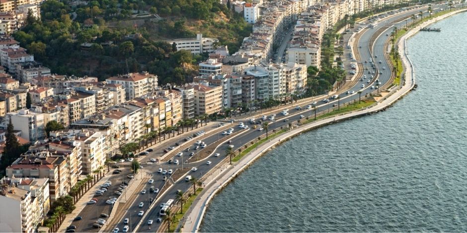 İzmir Adnan Menderes Havalimanı: Windy Car ile Ege'nin Güzelliklerine Ulaşım