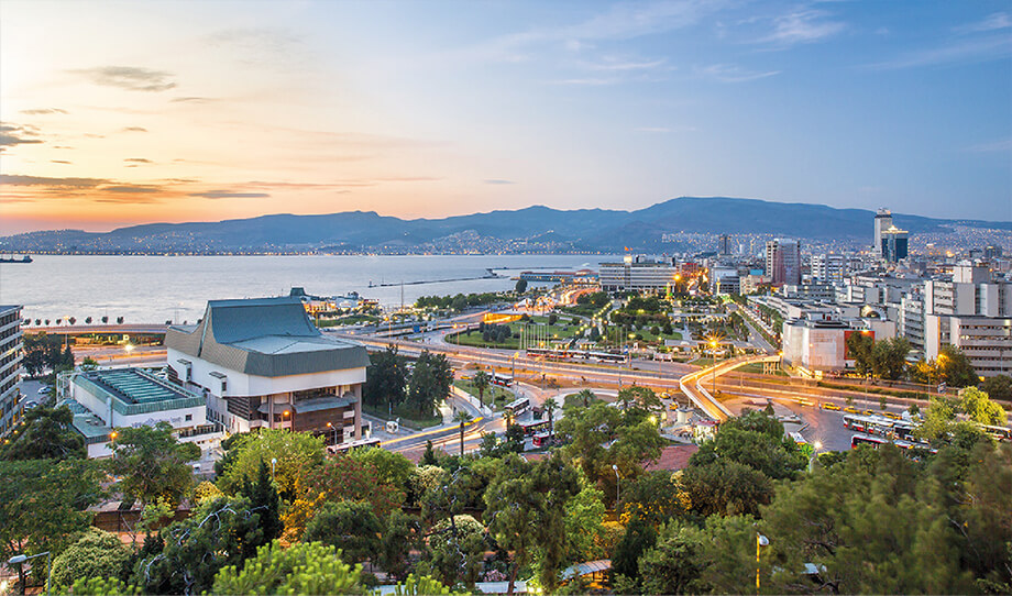 İzmir فرع أزمير جازيمير داون تاون